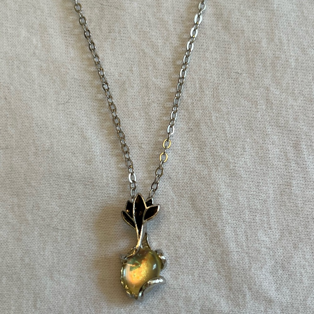 Elegant Silver Necklace with Opal Pendant